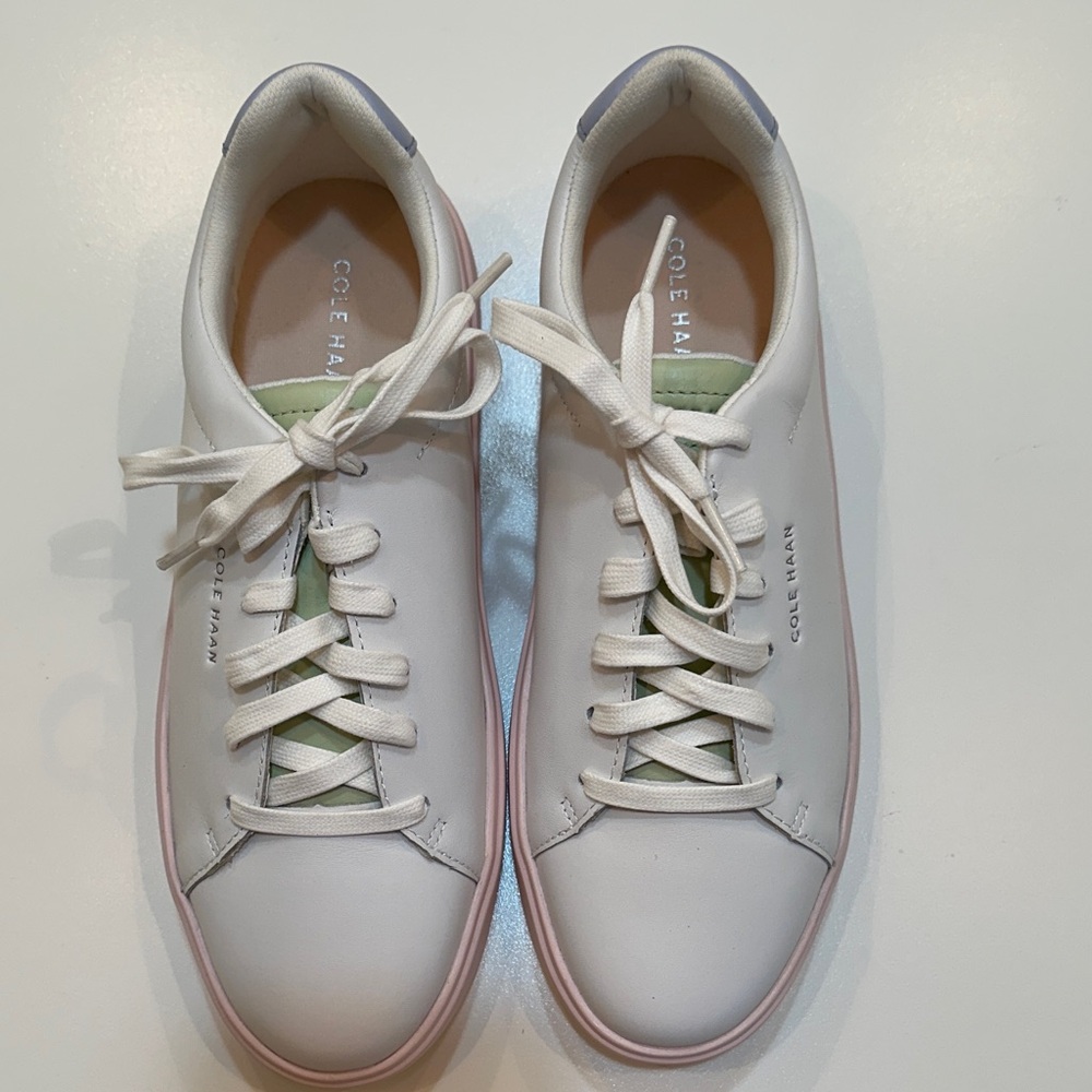 New Cole Haan Women's Grand Crosscourt White and Pink Sneakers. Size 8B.